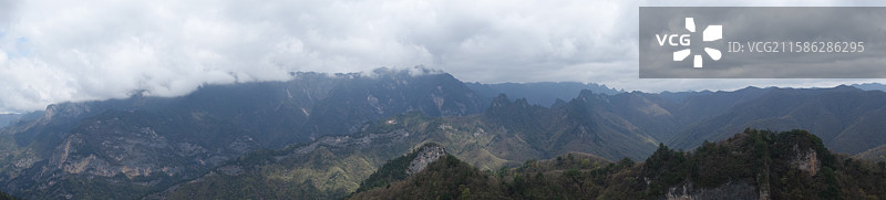 陕西省陕南汉中市略阳县略阳五龙洞国家森林公园：龙呼台呼龙台远眺图片素材