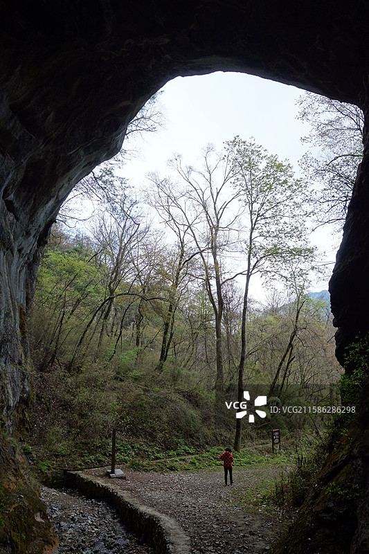 陕西省陕南汉中市略阳县略阳五龙洞国家森林公园：五龙洞口图片素材