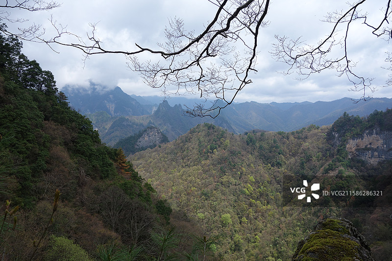 陕西省陕南汉中市略阳县略阳五龙洞国家森林公园：鹰嘴峰图片素材