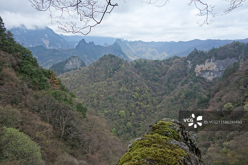 陕西省陕南汉中市略阳县略阳五龙洞国家森林公园：鹰嘴峰图片素材