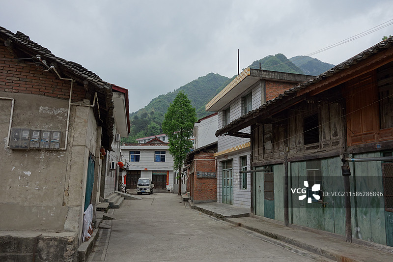 陕西省陕南汉中市略阳县接官亭镇街景民居图片素材