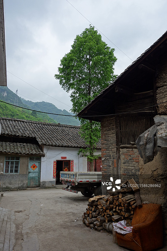 陕西省陕南汉中市略阳县接官亭镇街景民居图片素材