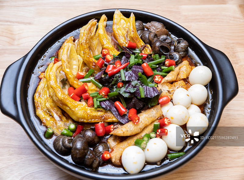 2025年柳州网红小吃鸭脚煲螺蛳粉摄影图片图片素材