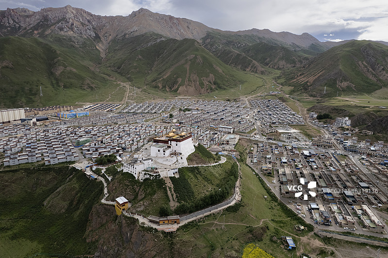 索县山顶上的赞丹寺图片素材