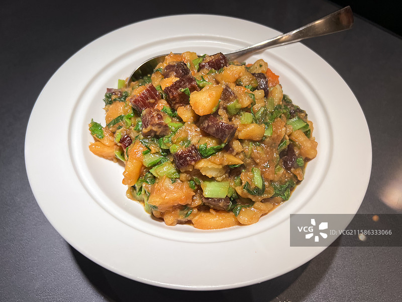 风干牛肉烩菜图片素材
