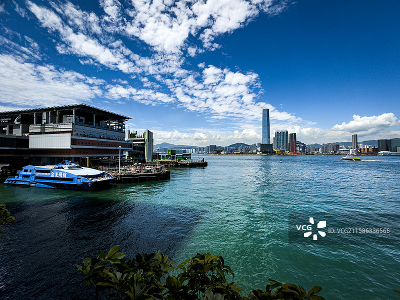香港上环维多利亚港湾蓝天与海景图片素材