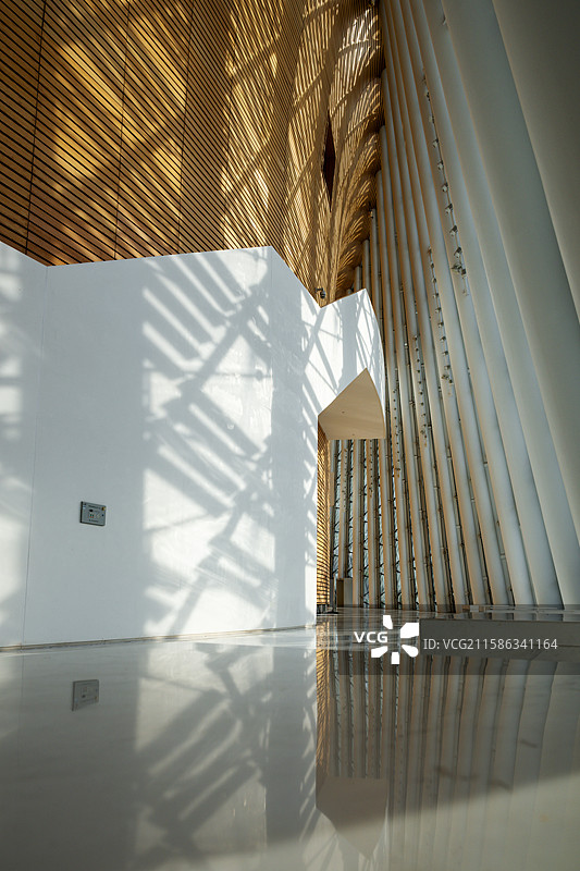 福建福州海峡艺术中心建筑内部的光影艺术图片素材