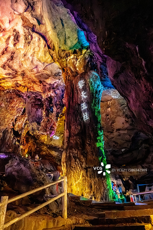 玉华洞 黄泥洞擎天玉柱 福建三明将乐县玉华古洞风景名胜 喀斯特地貌溶洞图片素材