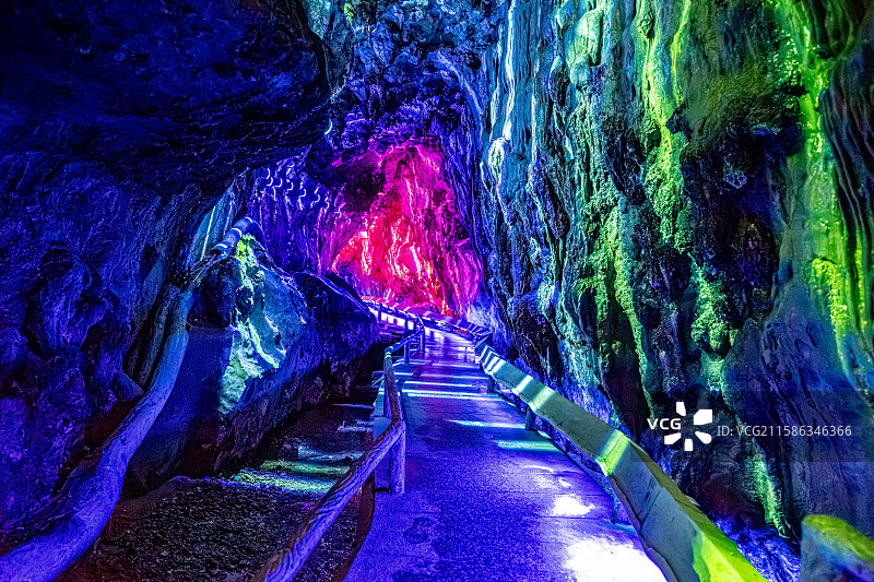 玉华洞 藏禾洞 霓虹灯光洞穴通道 福建三明将乐县玉华古洞风景名胜 喀斯特地貌溶洞图片素材