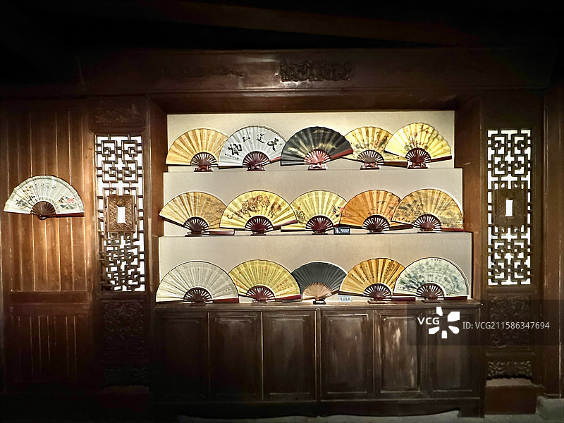 杭州扇子博物馆中陈列的折扇图片素材