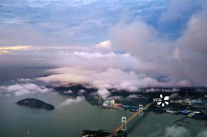 广东汕头妈屿岛海湾大桥云景图片素材