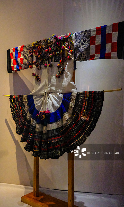 贵州博物馆藏品，贵州大方苗族服饰文化，贵州大方苗族服饰，纺织工具，绣片，贵州苗族服饰图片素材