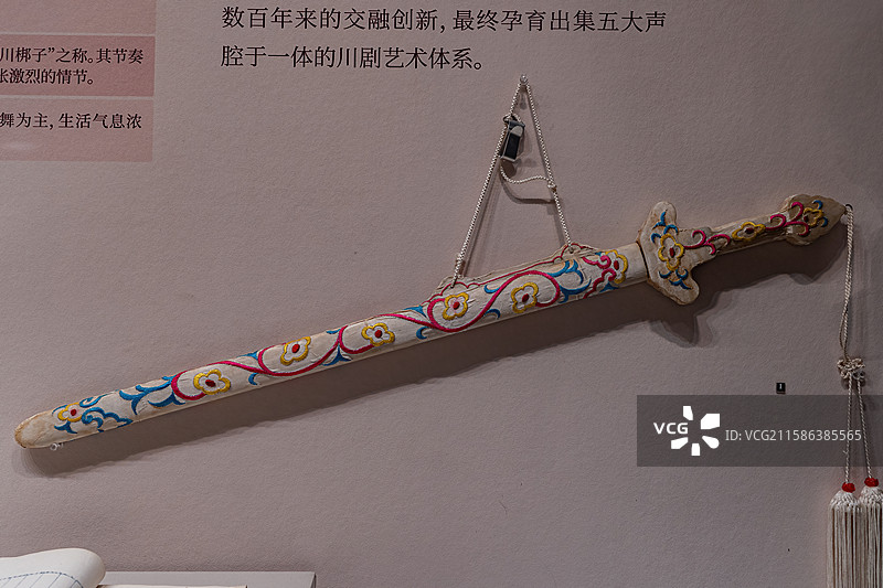 成都博物馆藏川剧绣花白剑图片素材