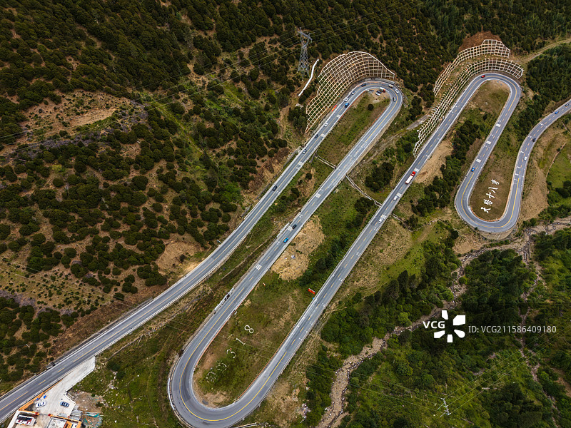 雅江县318国道天路十八弯图片素材