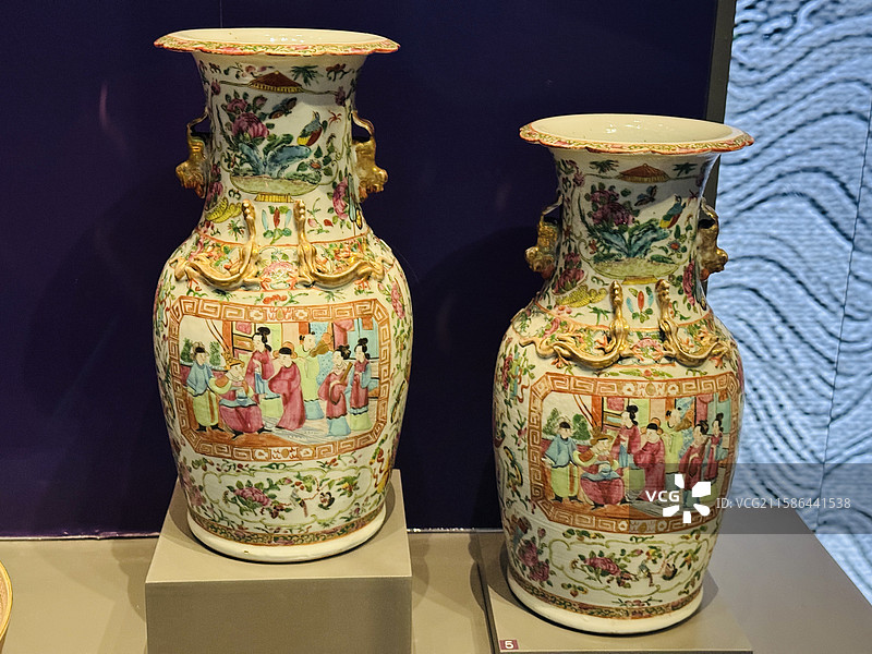 清 广彩花瓶图片素材