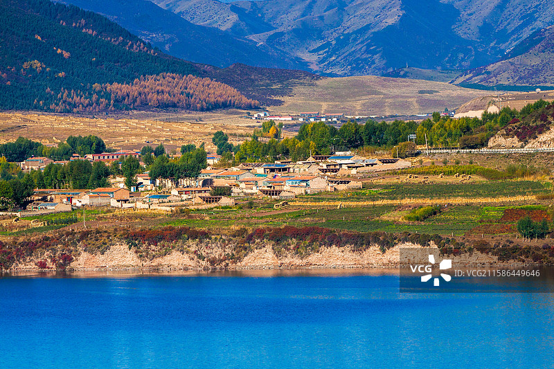 秋天，青海大通黑泉水库。图片素材