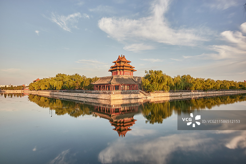 宁静的夏天傍晚北京故宫紫禁城角楼风光图片素材