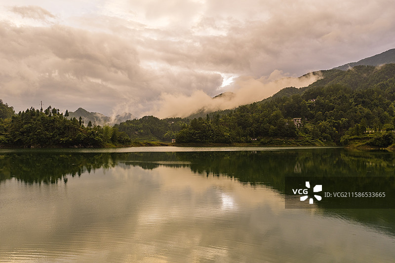湖北恩施车坝河水库雨后自然风光图片素材