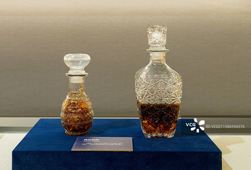 琥珀，药用价值，琥珀酒图片素材