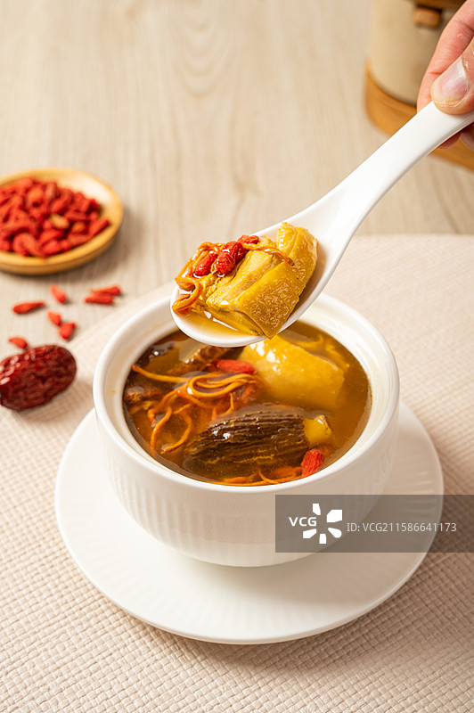 菌菇炖鸡汤图片素材