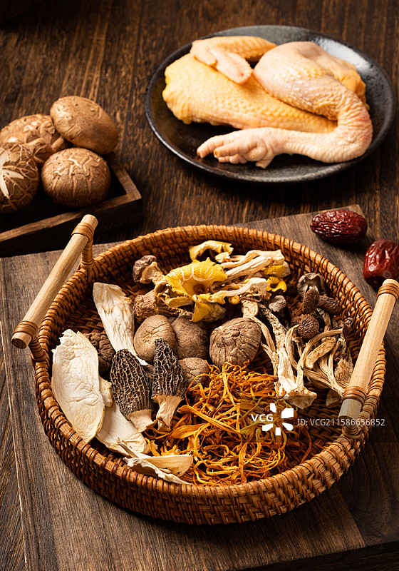 菌菇鸡汤食材图片素材