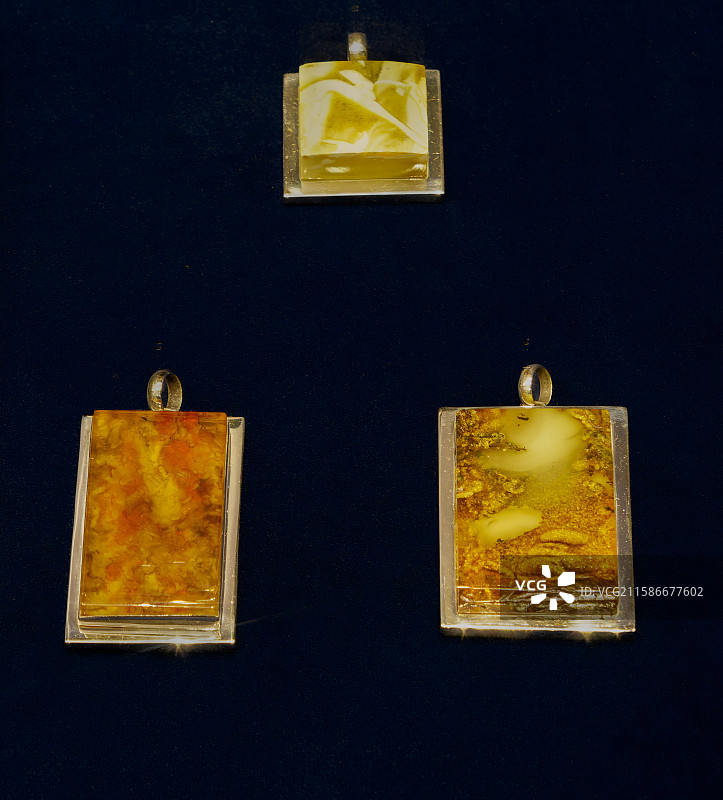 波兰，波罗的海琥珀，胸针图片素材