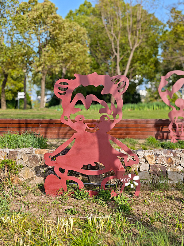 上海浦东新区前滩休闲公园内滨江文脉园的纸之花，中国传统剪纸艺术图片素材