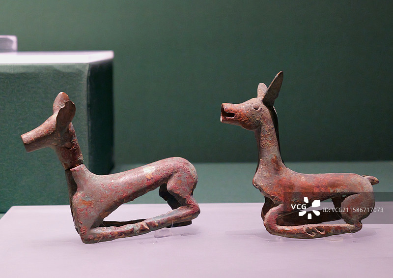 鹿形铜饰 战国 宁夏固原市彭阳县博物馆藏图片素材