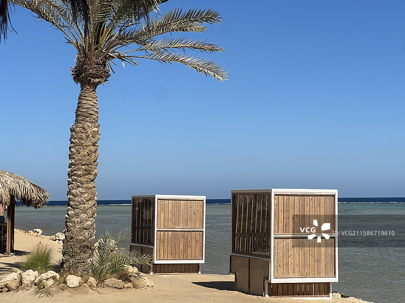 埃及赫尔格达红海旅游度假区海岸线美景 埃及赫尔格达 索马湾 红海海岸线 浪漫海边度假区 度假栈桥图片素材