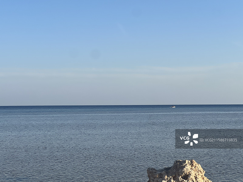 埃及赫尔格达红海旅游度假区海岸线美景 埃及赫尔格达 索马湾 红海海岸线 浪漫海边度假区 度假栈桥图片素材