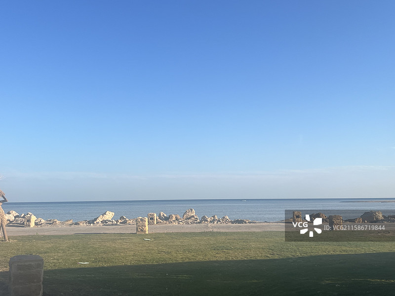 埃及赫尔格达红海旅游度假区海岸线美景 埃及赫尔格达 索马湾 红海海岸线 浪漫海边度假区 度假栈桥图片素材