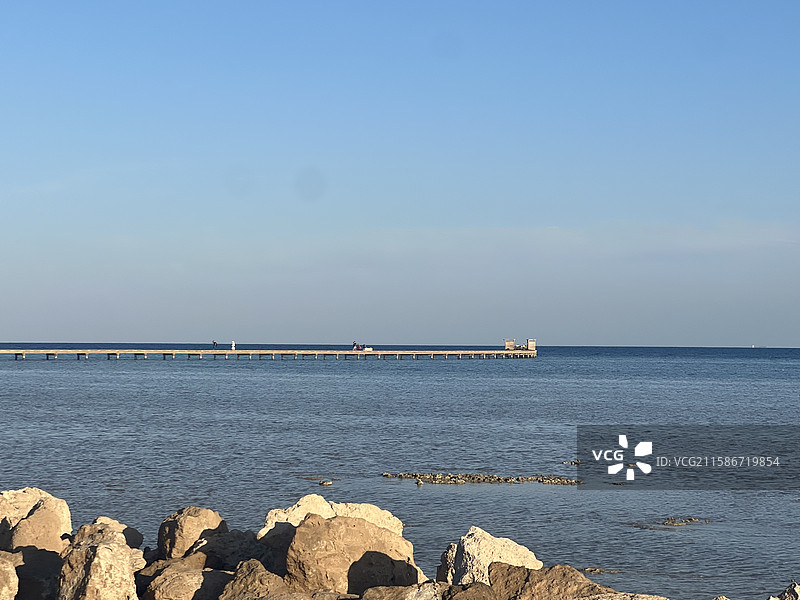 埃及赫尔格达红海旅游度假区海岸线美景 埃及赫尔格达 索马湾 红海海岸线 浪漫海边度假区 度假栈桥图片素材