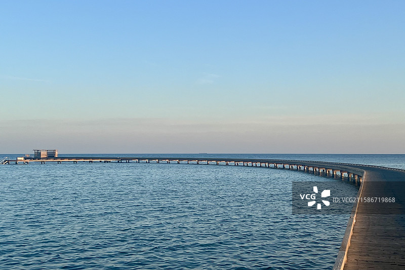 埃及赫尔格达红海旅游度假区海岸线美景 埃及赫尔格达 索马湾 红海海岸线 浪漫海边度假区 度假栈桥图片素材