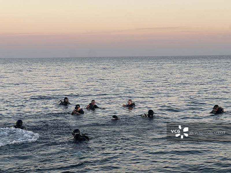 2025年2月17日 埃及赫尔格达 索马湾 海滨水肺潜水图片素材