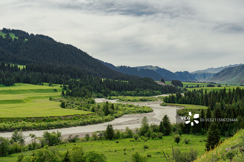 唐布拉百里画廊的草原溪流图片素材