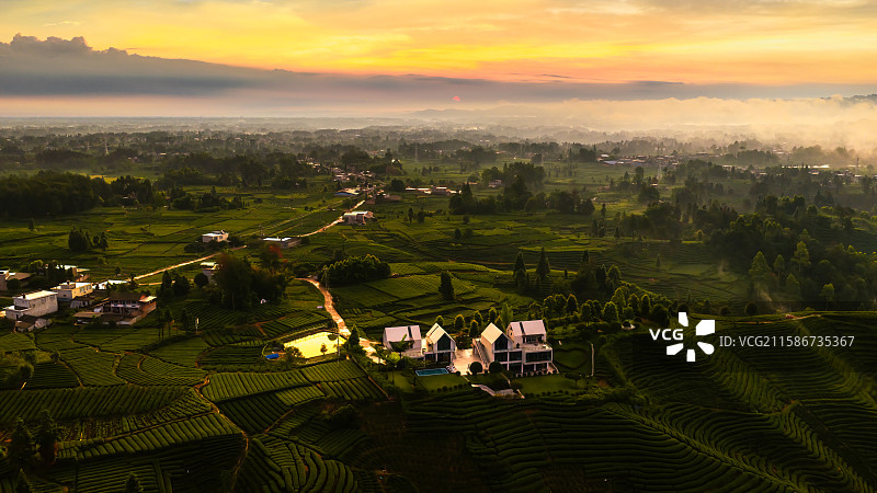 四川雅安茶园的农家乐的清晨图片素材