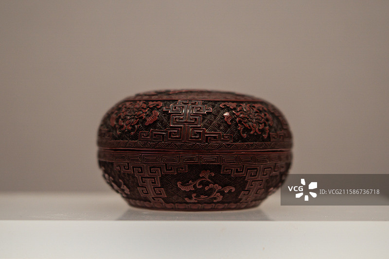 剔红花卉纹漆圆盒 清中期图片素材