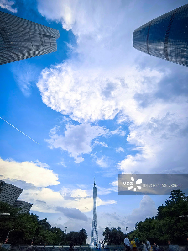 天际线仰望图片素材