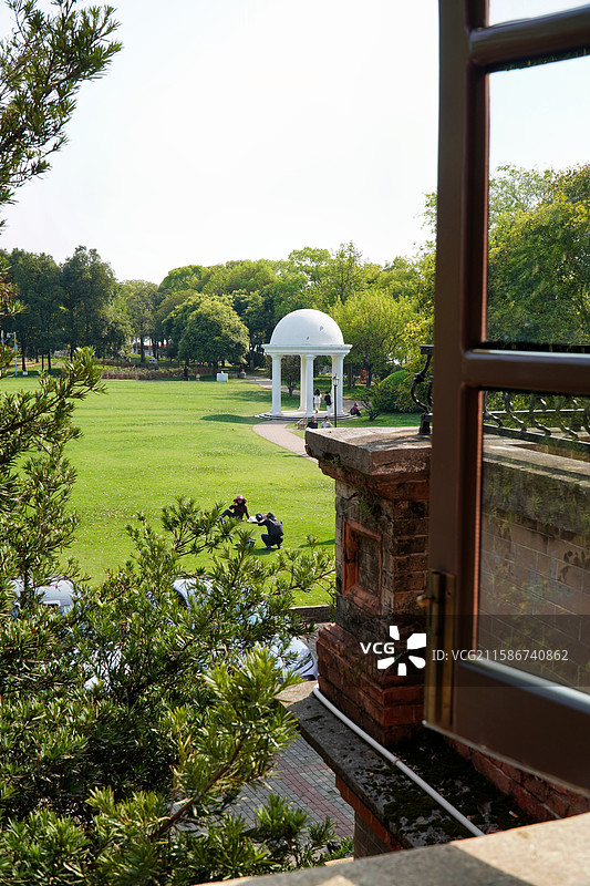 乐之书店的窗景图片素材