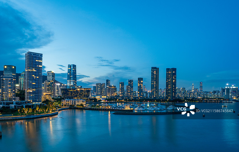深圳市海上世界城市风光夜景天际线图片素材