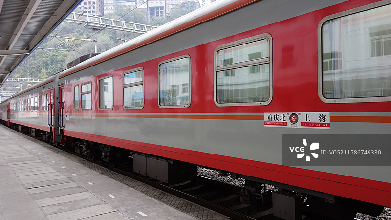 陕西省安康市白河县白河东站：重庆北至上海列车图片素材