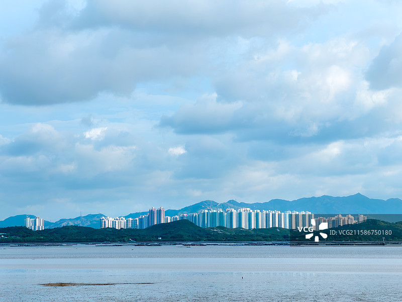 站在深圳看香港图片素材