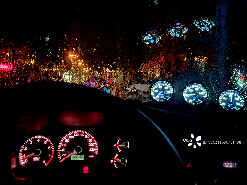 雨夜车内图片素材