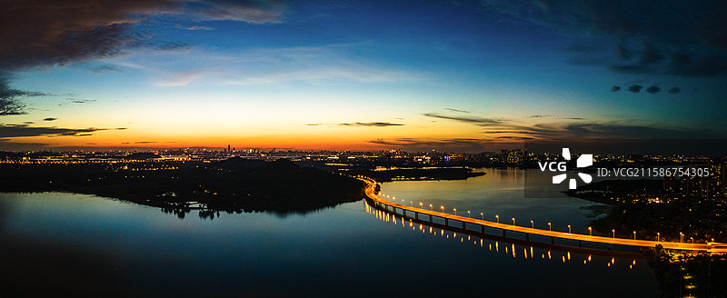 武汉暮色（严西湖大桥）图片素材