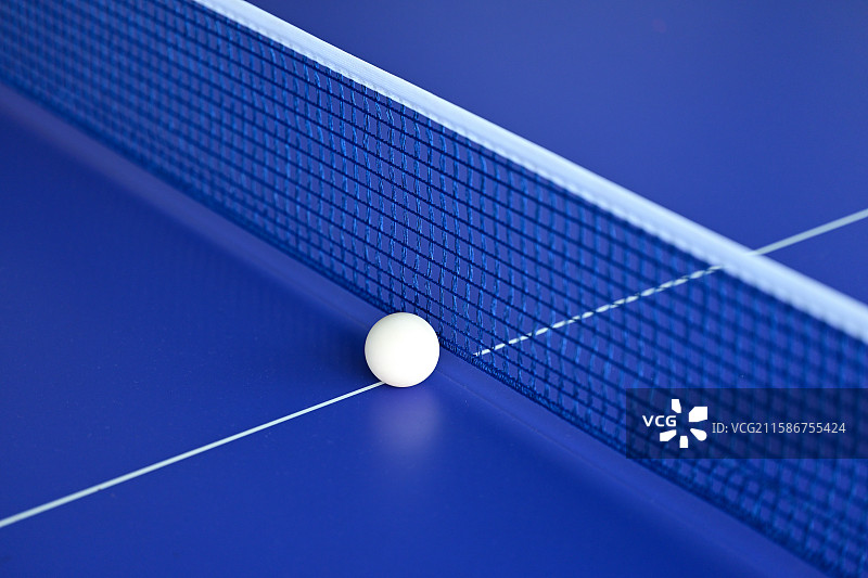 乒乓球台，球拍和乒乓球，强身健体，健康生活方式，体育赛事、竞技，运动和健康图片素材