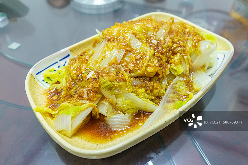 中国餐饮行业饮食产业，传统经典中国食品，一盘子蒜蓉粉丝清蒸小白菜奶白菜娃娃菜，室内无人图像图片素材