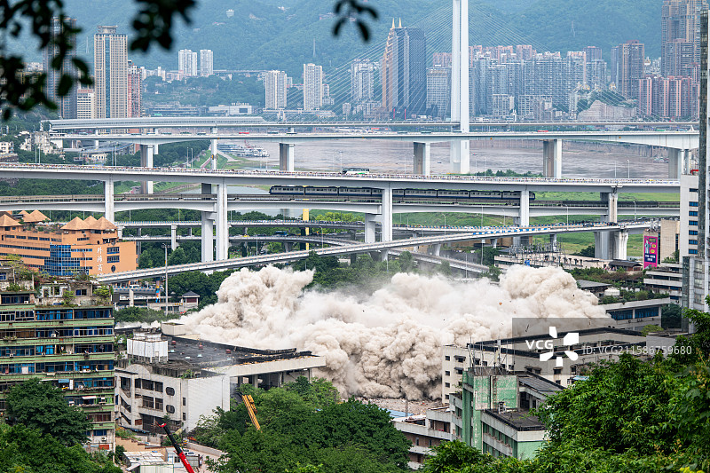 重庆火车站 华铁宾馆被爆破拆除 混凝土建筑物被爆破拆除 拆迁图片素材