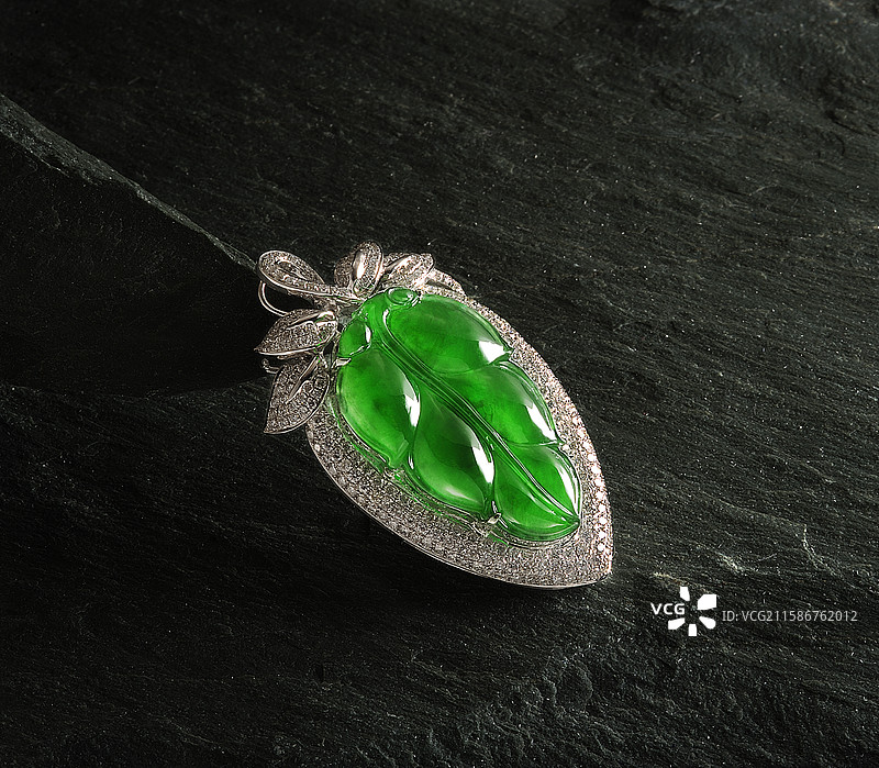 翡翠镶嵌吊坠-1图片素材