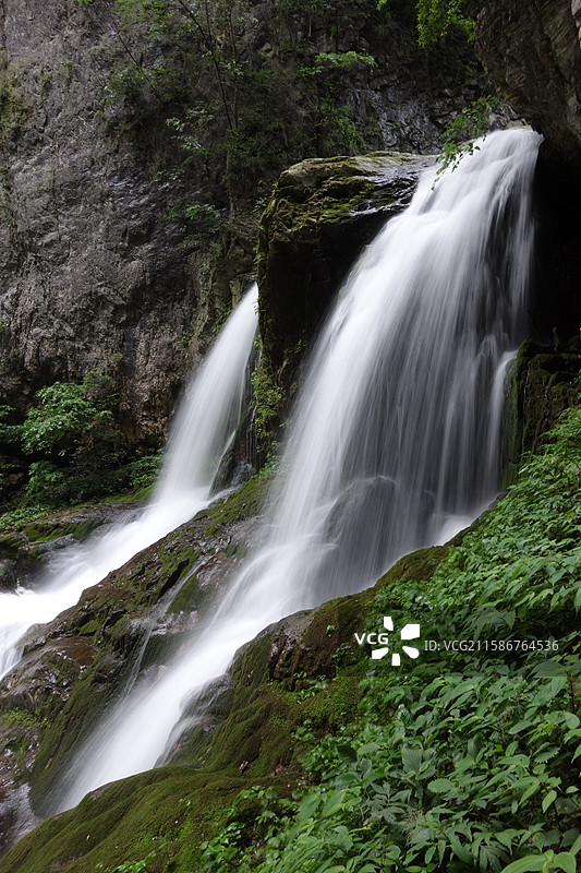 湖北省十堰市房县神农架野人谷：龙须瀑布图片素材