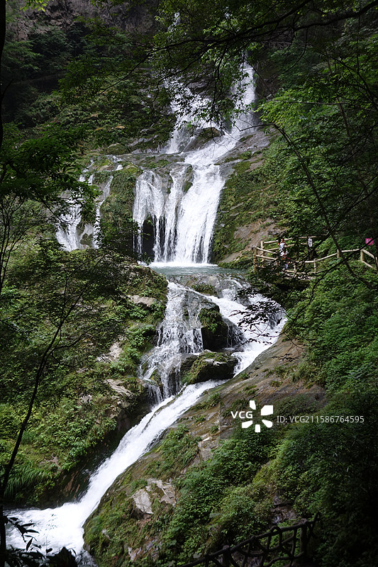 湖北省十堰市房县神农架野人谷：龙须瀑布图片素材